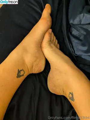 flirtyf33t94 / peanutbutterandjellyaddict nude photo #0058