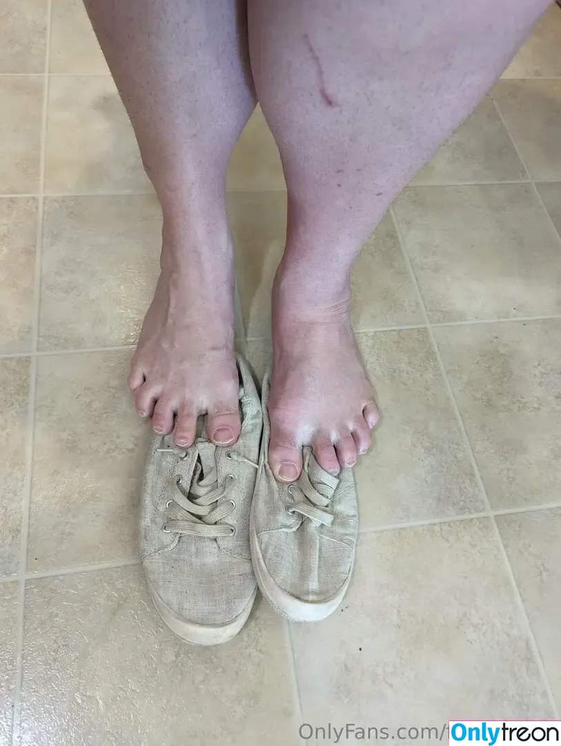 flirtyf33t94 nude photo #0047 (peanutbutterandjellyaddict)