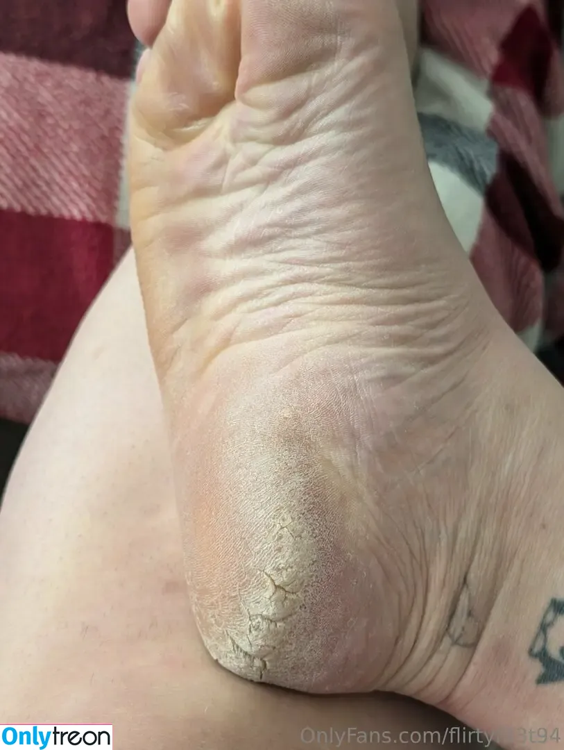 flirtyf33t94 nude photo #0052 (peanutbutterandjellyaddict)