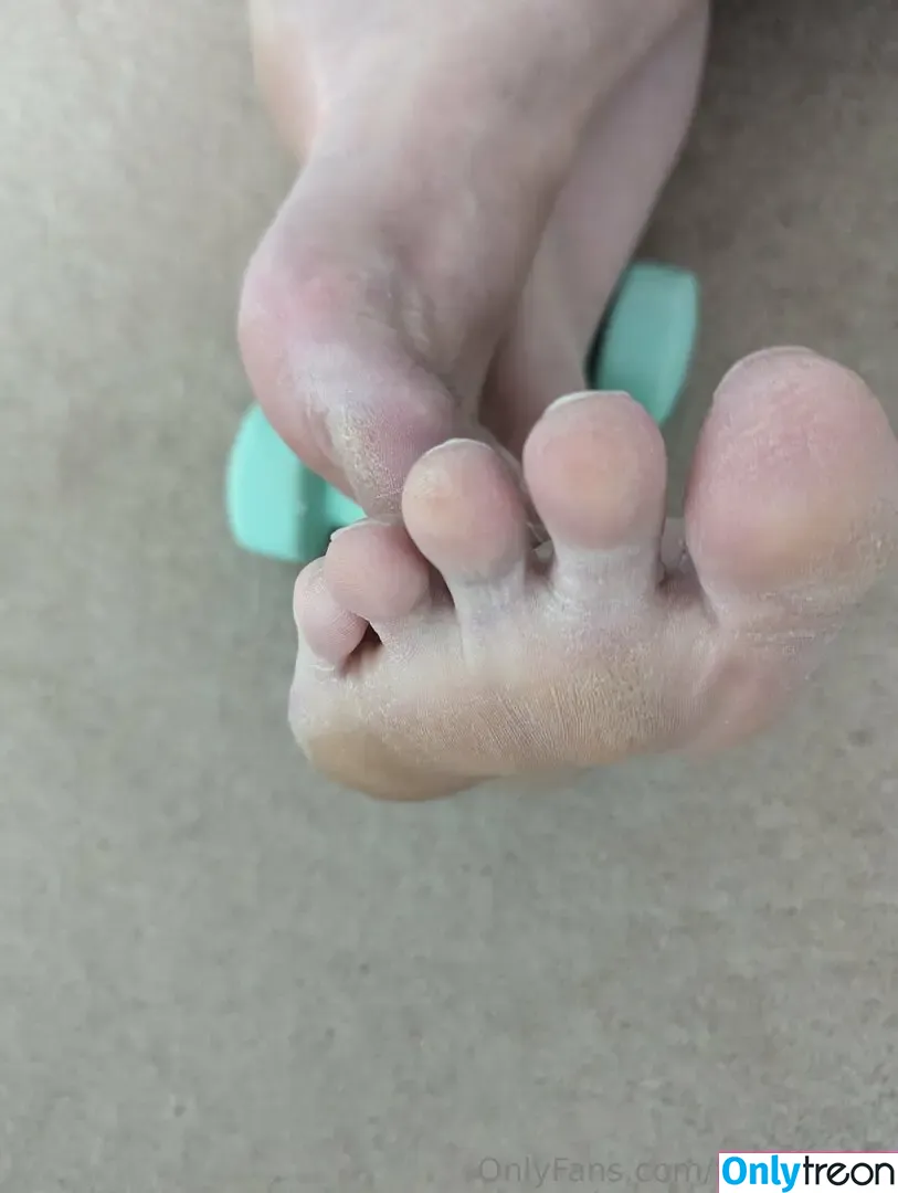 flirtyf33t94 nude photo #0079 (peanutbutterandjellyaddict)