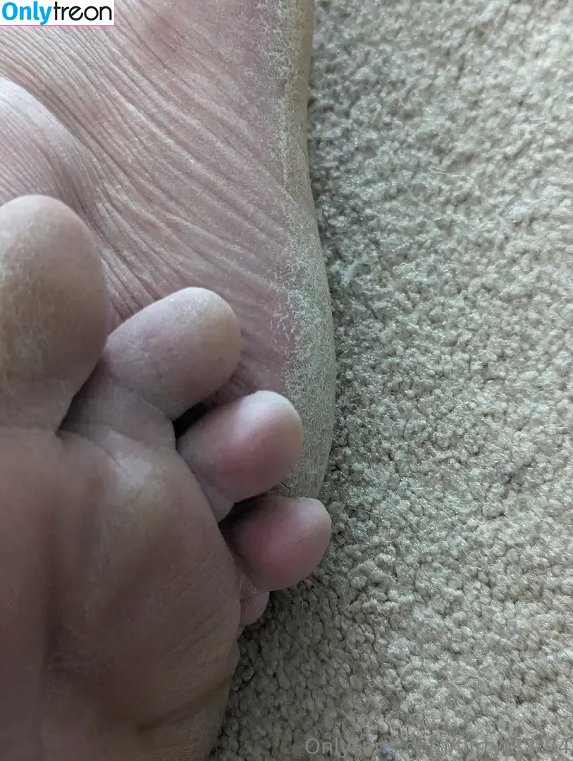 flirtyf33t94 nude photo #0083 (peanutbutterandjellyaddict)