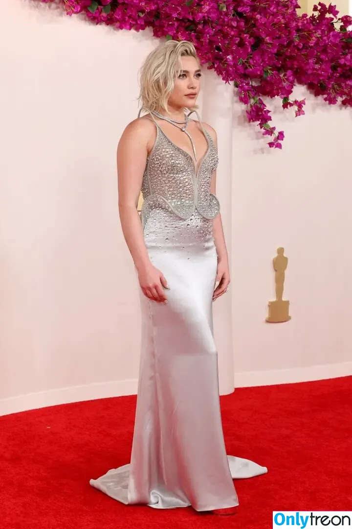 Florence Pugh nude photo #1250 (florencepugh)