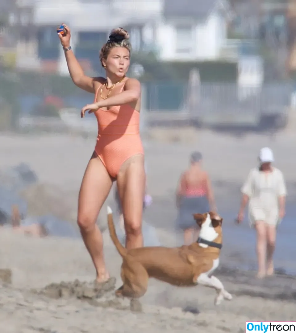 Florence Pugh nude photo #1445 (florencepugh)