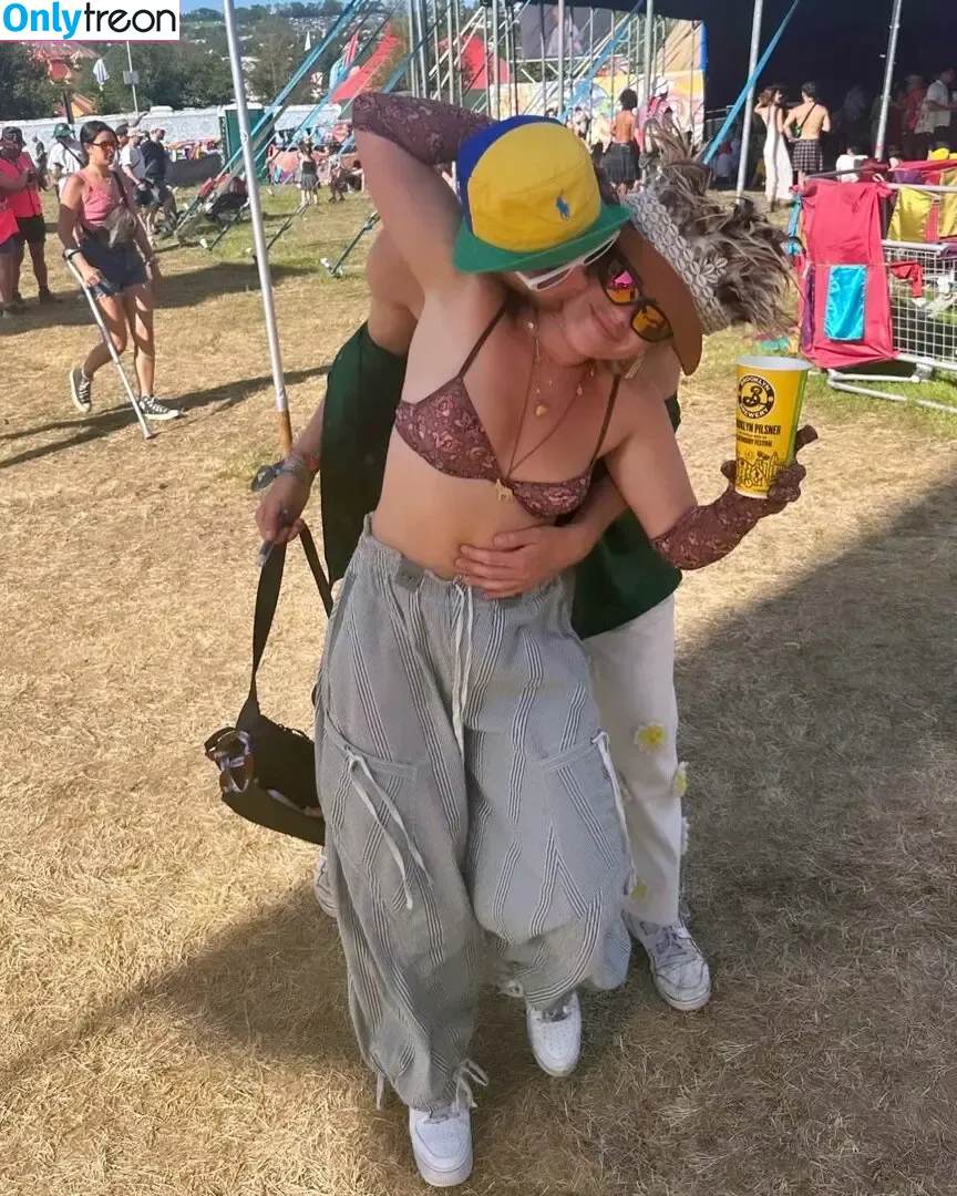 Florence Pugh nude photo #1532 (florencepugh)