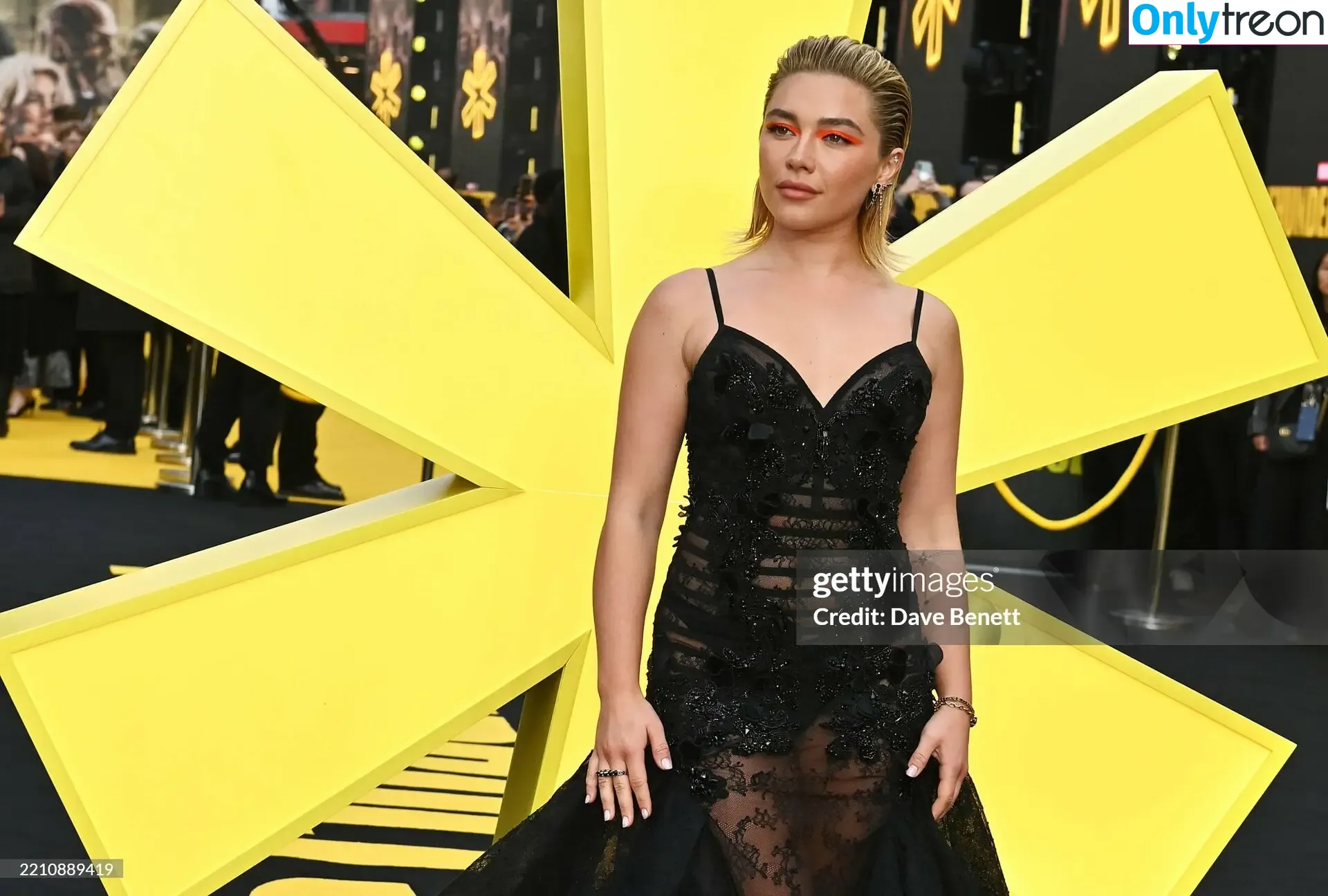 Florence Pugh nude photo #1901 (florencepugh)