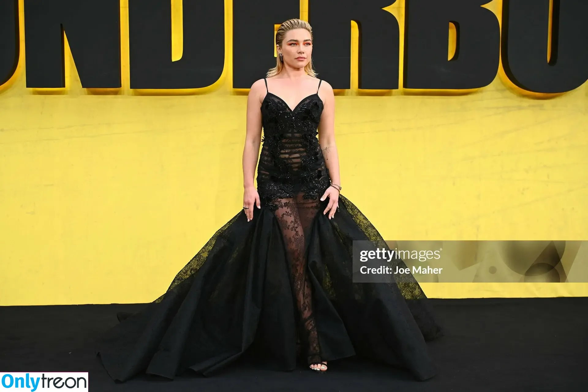 Florence Pugh nude photo #1912 (florencepugh)