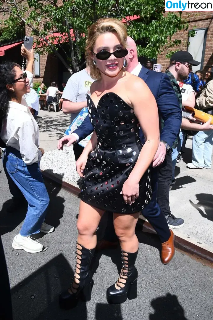 Florence Pugh голая photo #2102 (florencepugh)