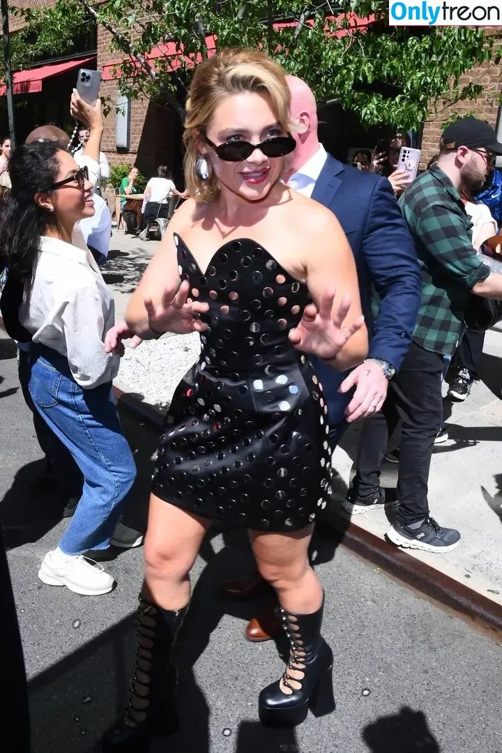 Florence Pugh nude photo #2107 (florencepugh)