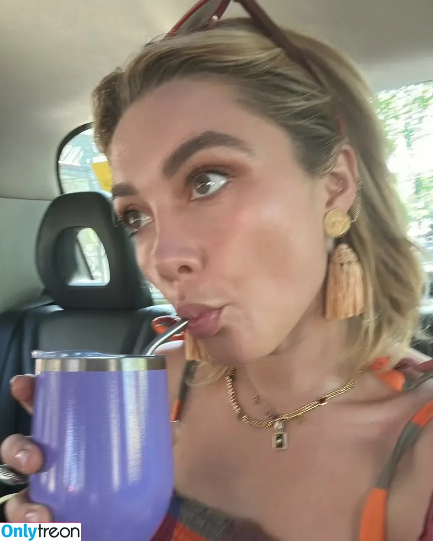 Florence Pugh nude photo #2195 (florencepugh)