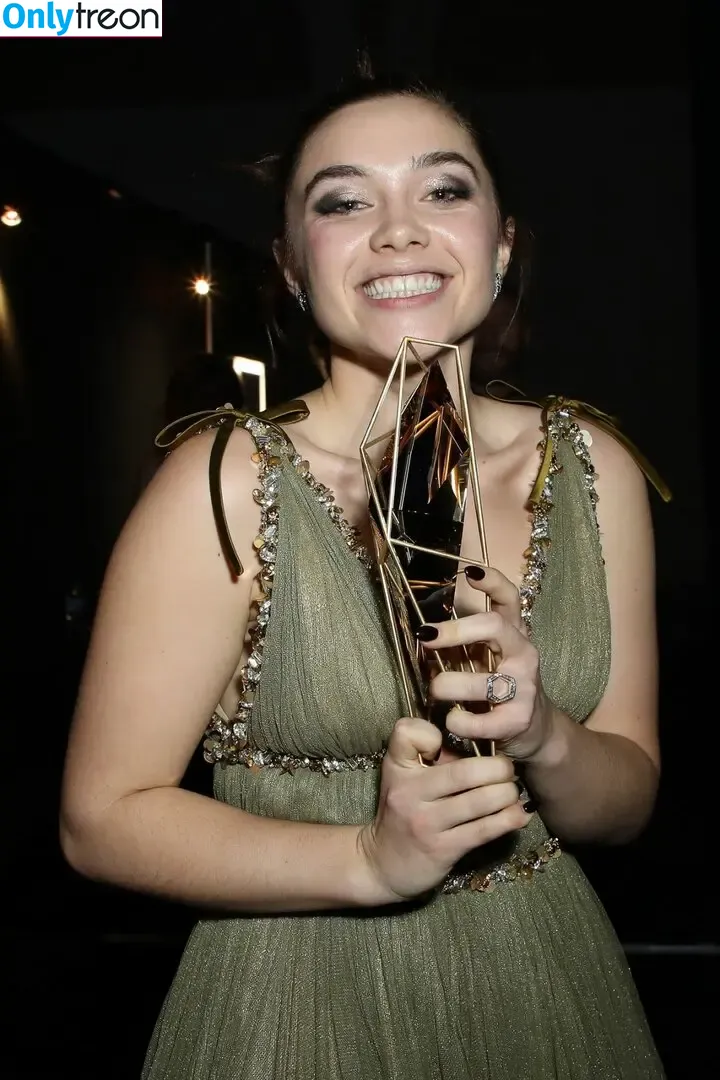 Florence Pugh nude photo #2265 (florencepugh)