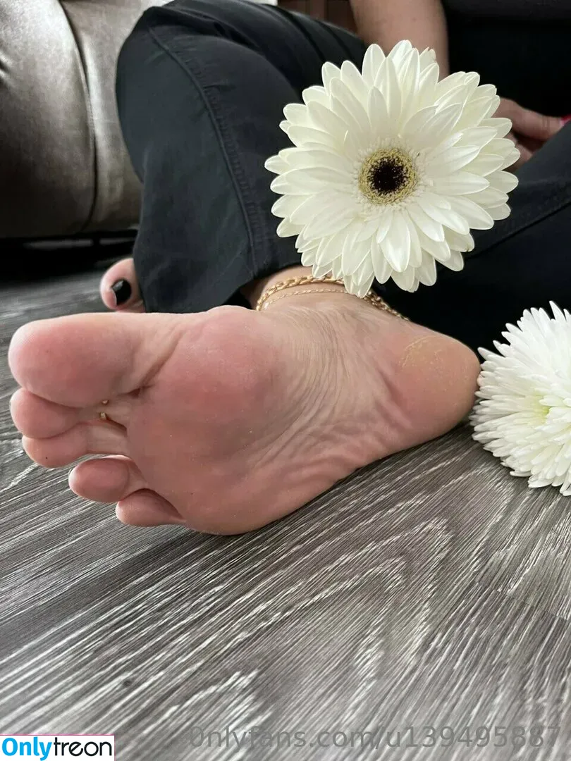 foot-mistress-miss-b nude photo #0068 (foot_mistress_miss_b)