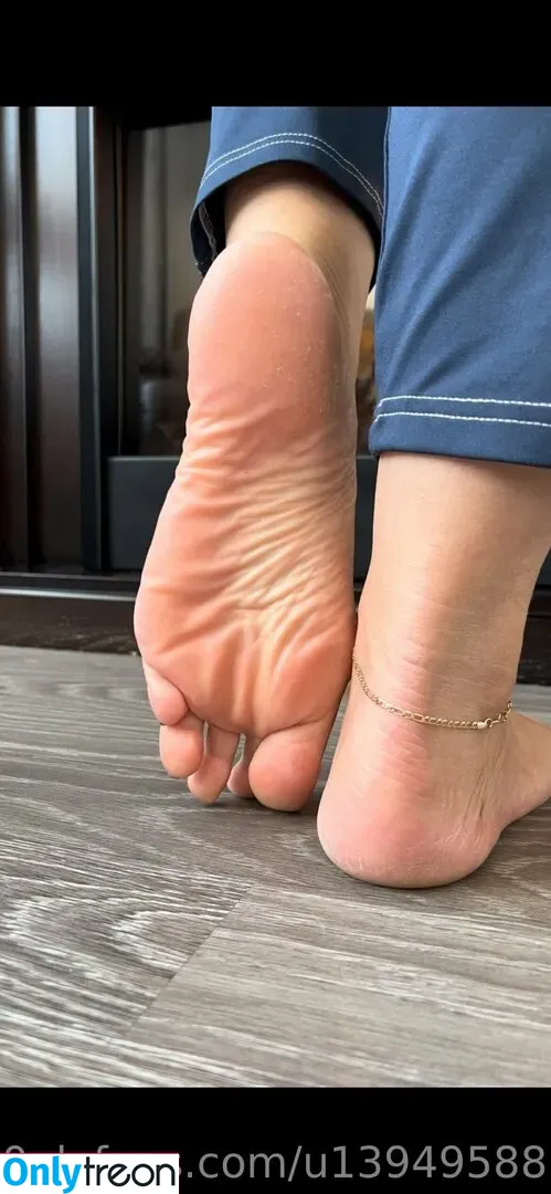 foot-mistress-miss-b голая photo #0073 (foot_mistress_miss_b)