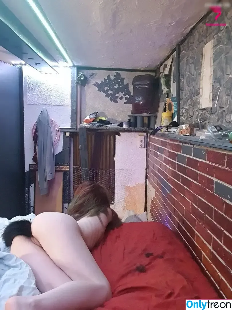 Foxy.98 nude photo #0040 (redfoxy.98)