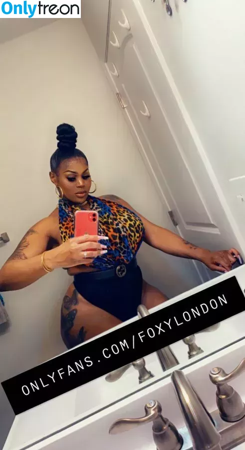 Foxy London голая photo #0003 (FOXYLONDON1 / foxygirllondon / foxylondon)