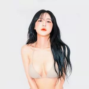 Foxylicious / KGroup / foxylicious.official / 폭시리셔스 🦊 nude photo #0001