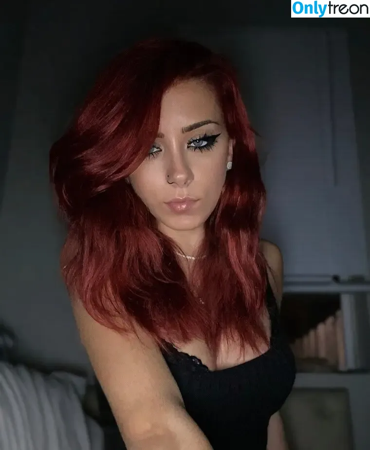 FoxyyRaee nude photo #0007 (imcoreyrae)