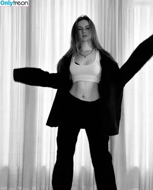 Francesca Dougan / almost.cesca фото голая #0086
