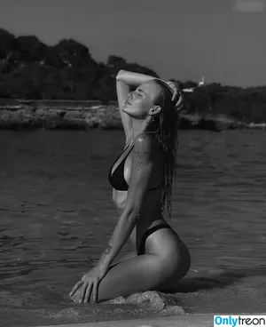 Franziska Neukirchner / its.me.franzi nude photo #0016