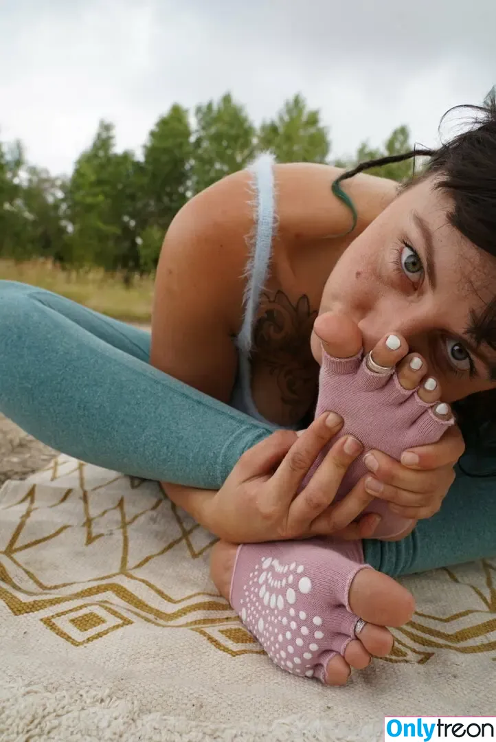 freakyfjonda nude photo #0702 (freakyfjondaxxx / freakyfreda)