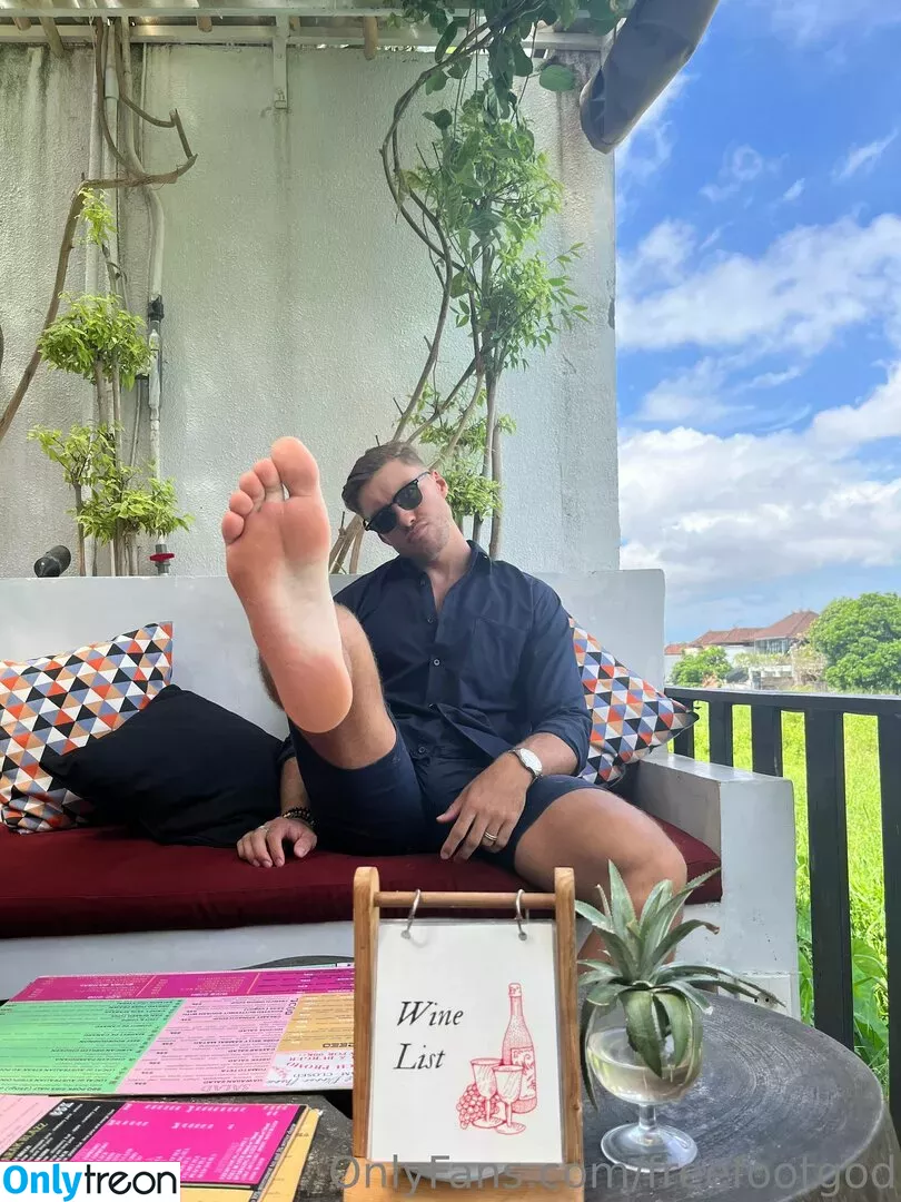 freefootgod nude photo #0025 (freethegod_)