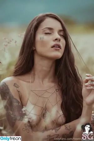 freethaizsuicide / messymascara21 фото голая #0013