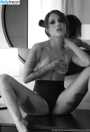 freethaizsuicide / messymascara21 фото голая #0020