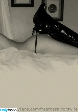 freethesaviorswife / thecrabshomestead nude photo #0001