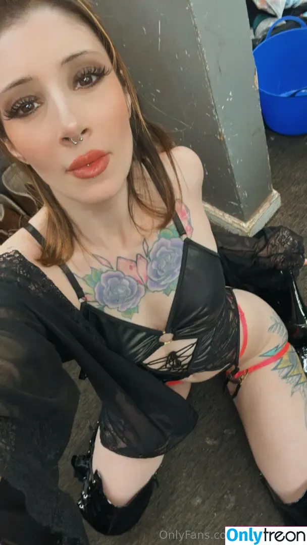 frenchyy0o nude photo #0024 (frenchyy0o)