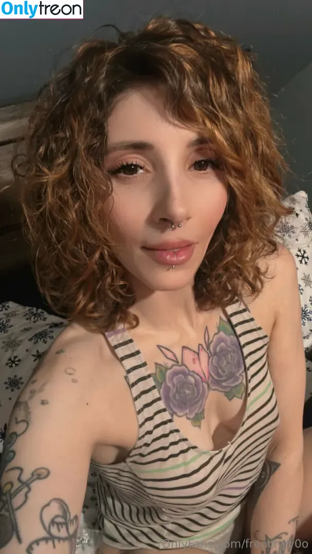 frenchyy0o nude photo #0032 (frenchyy0o)
