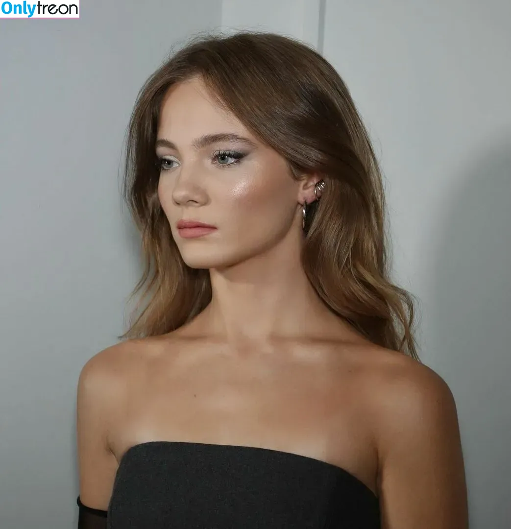 Freya Allan голая photo #0236 (Ciri / freyaallan / freyaallann)