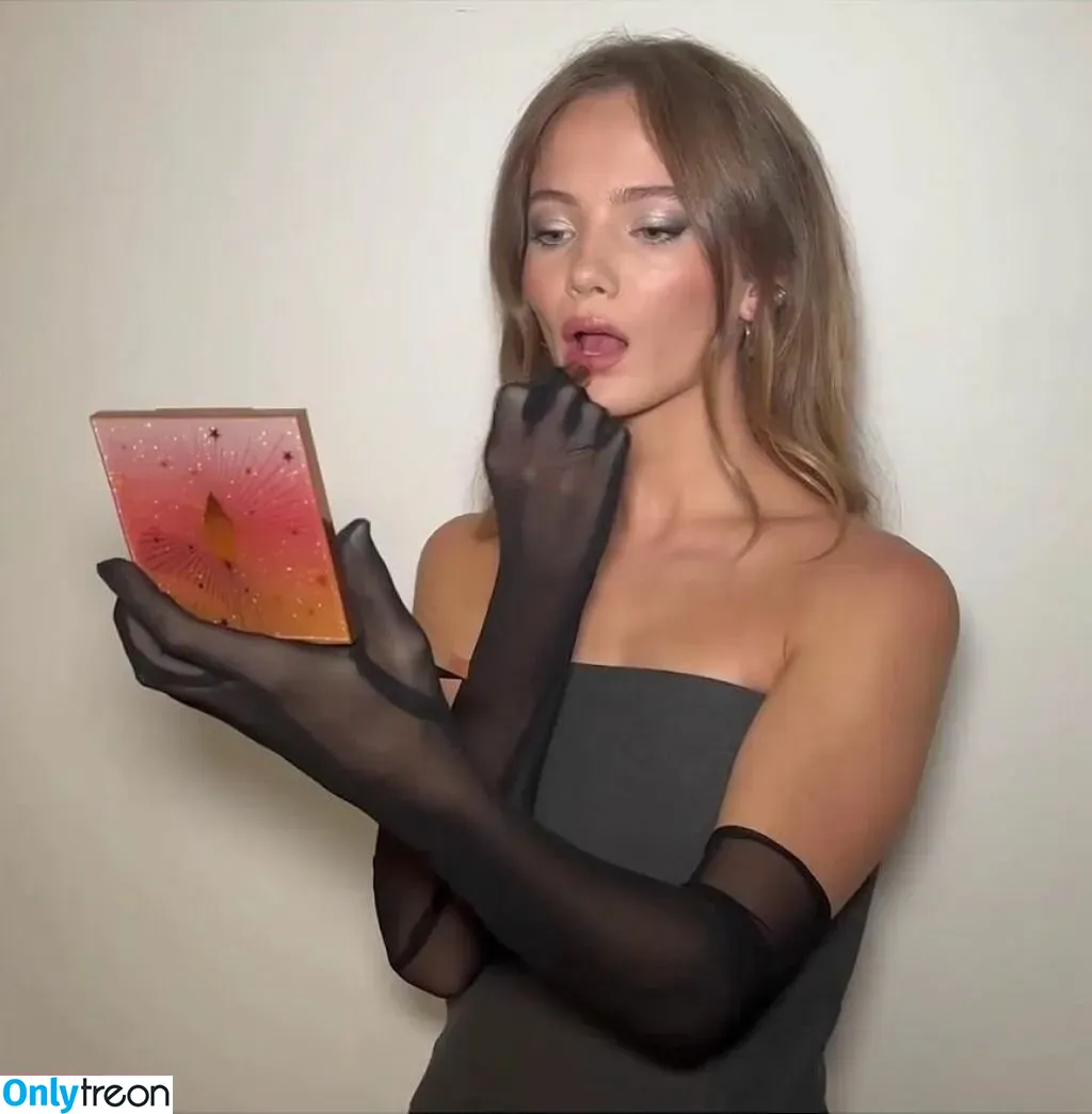 Freya Allan nude photo #0328 (Ciri / freyaallan / freyaallann)