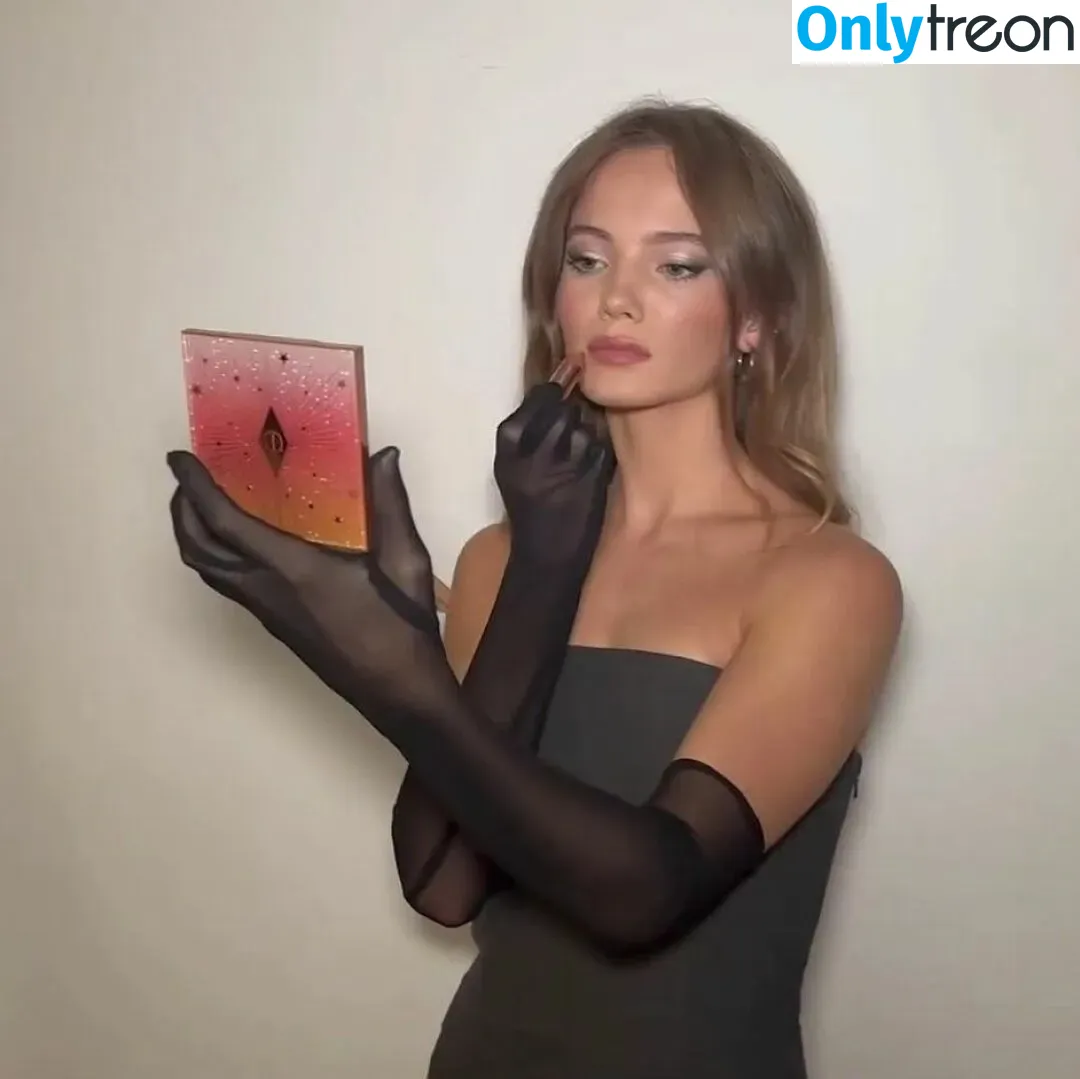 Freya Allan nude photo #0333 (Ciri / freyaallan / freyaallann)