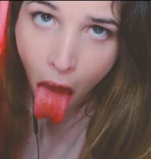 Freya Victoria Luz ASMR / freyavictoria / luzasmr nude photo #0002