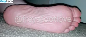 freyafootlove / mynaturaltoes nude photo #0097