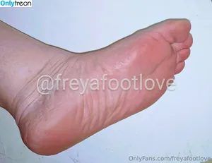 freyafootlove / mynaturaltoes nude photo #0103
