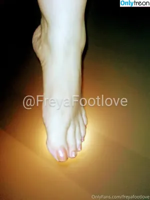 freyafootlove / mynaturaltoes nude photo #0110