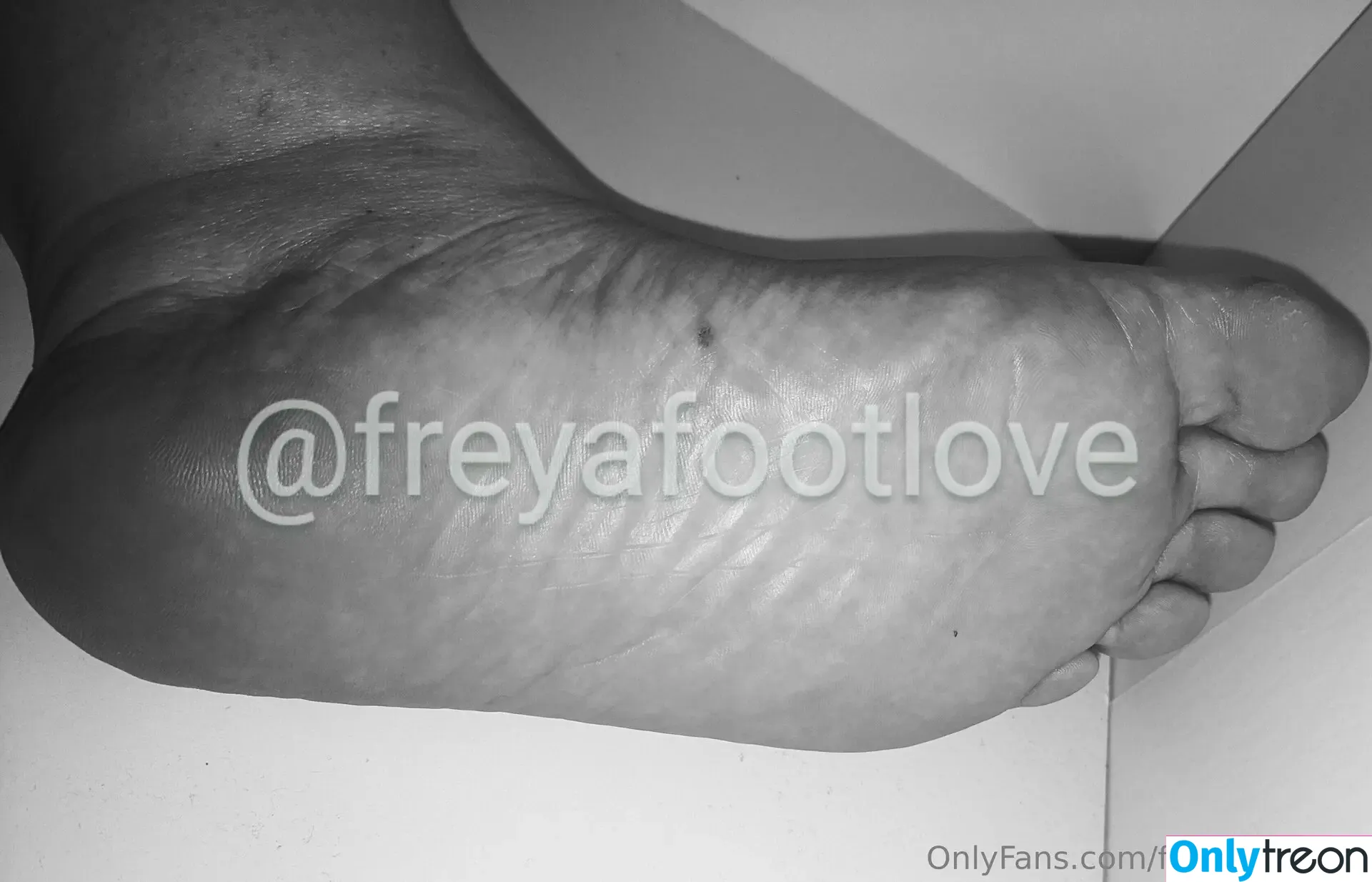 freyafootlove nude photo #0098 (mynaturaltoes)