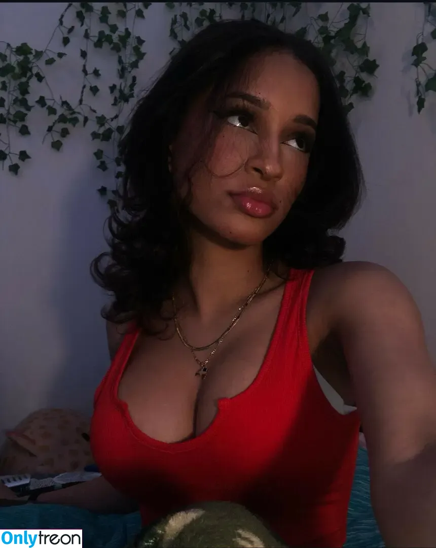 frias_mil nude photo #0003 (OFTV)