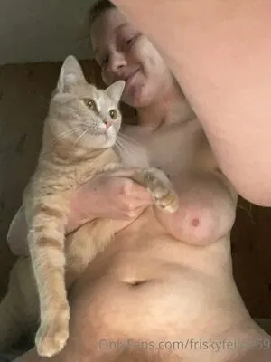 friskyfeline69 / 0f6t фото голая #0035