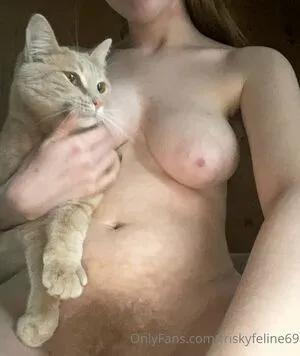 friskyfeline69 / 0f6t фото голая #0038