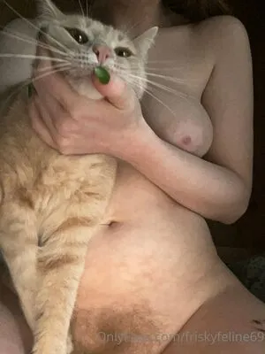 friskyfeline69 / 0f6t фото голая #0039