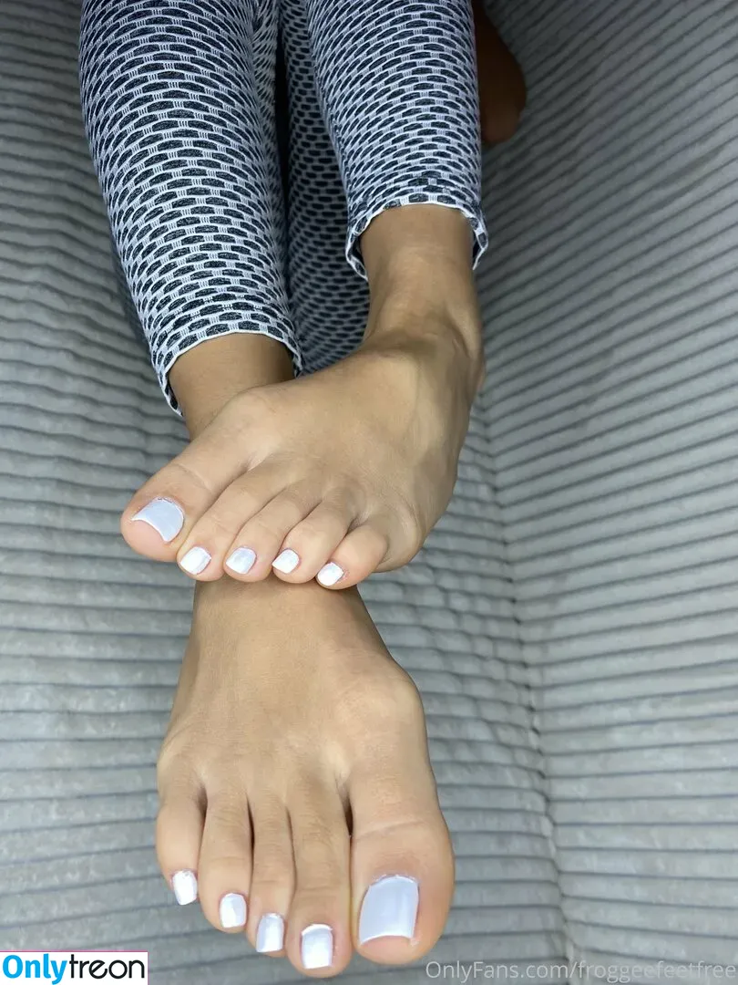 froggeefeetfree nude photo #0005 (froggeefeetfree)
