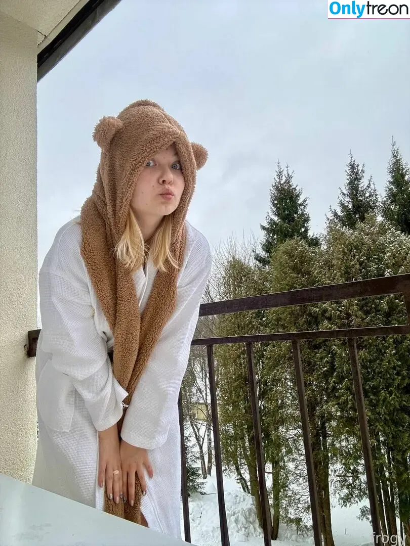 froggggy nude photo #0035 (froggytheband)