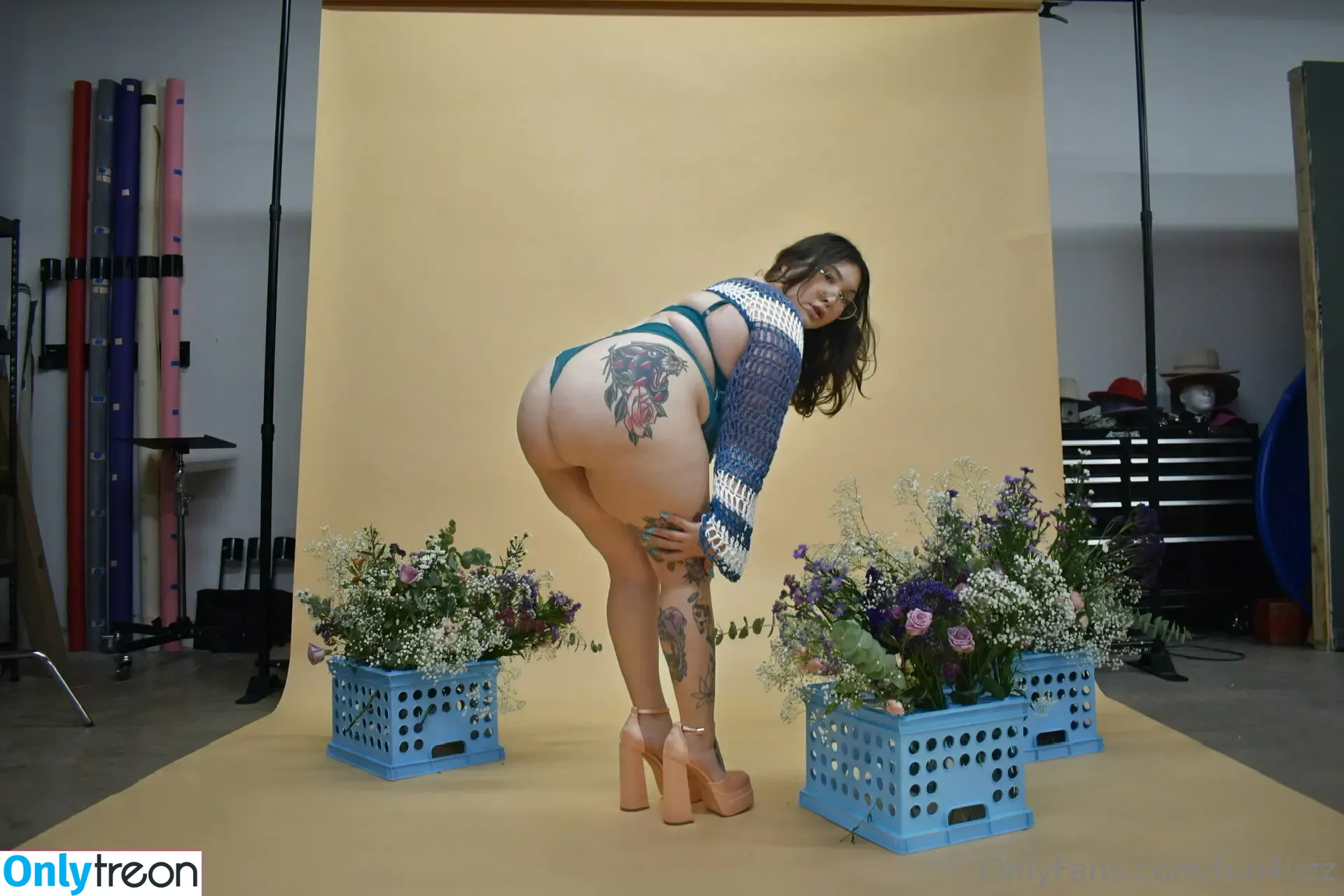 fun4lizz nude photo #0050 (fun4lizz.1)