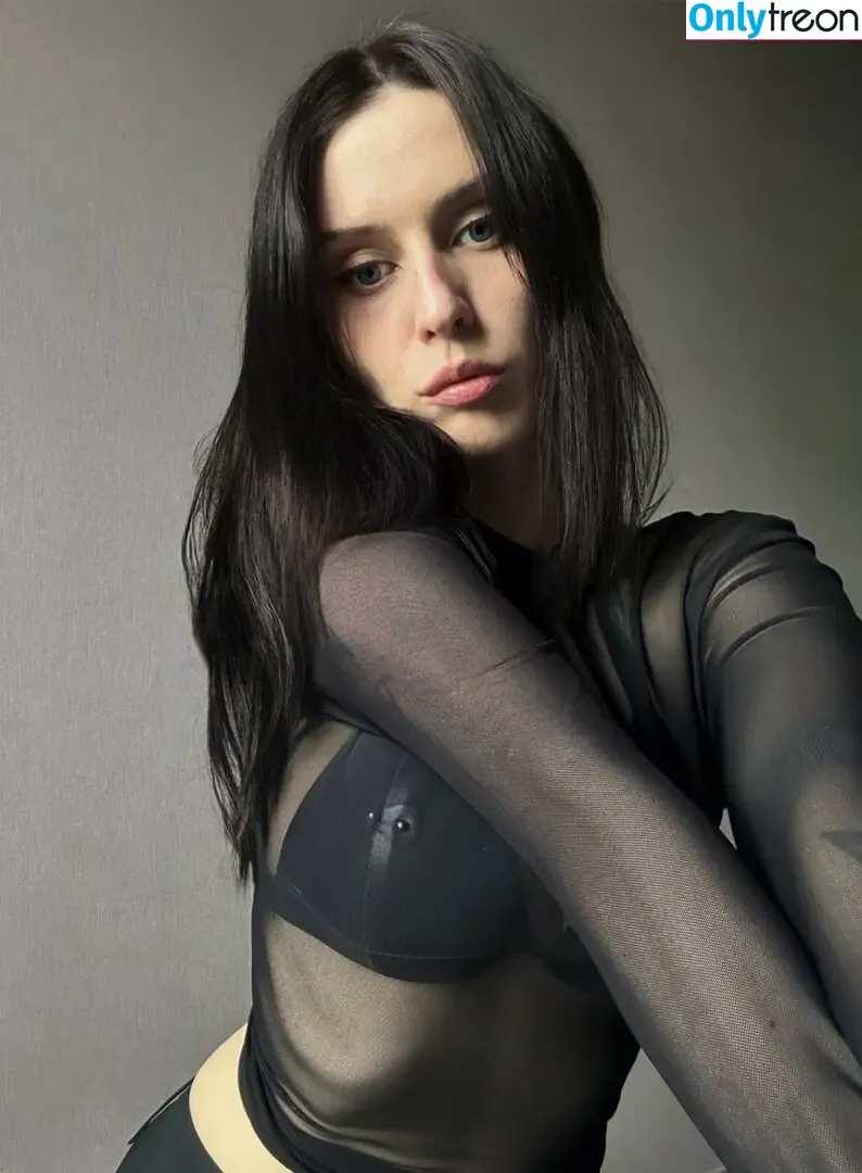Fungusamongus nude photo #0007 (fungus_amongus_)