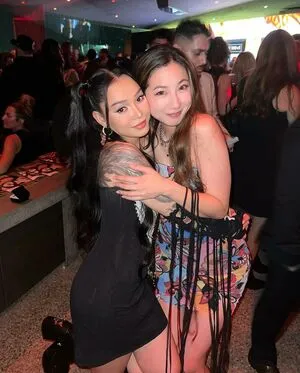 Fuslie / Leslie nude photo #0410
