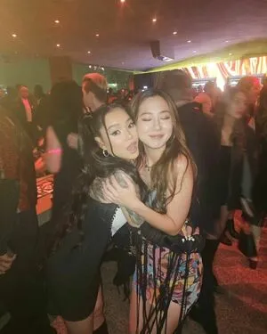 Fuslie / Leslie nude photo #0411