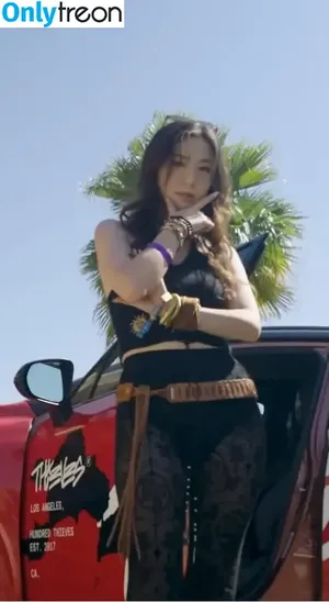 Fuslie / Leslie nude photo #0758