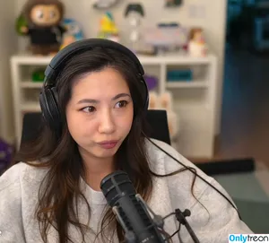 Fuslie / Leslie nude photo #0804