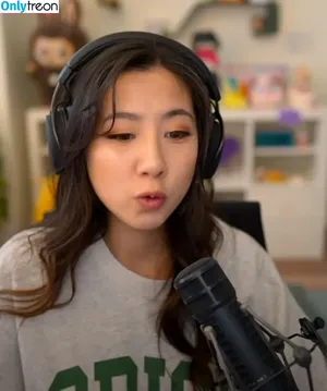 Fuslie / Leslie nude photo #0850